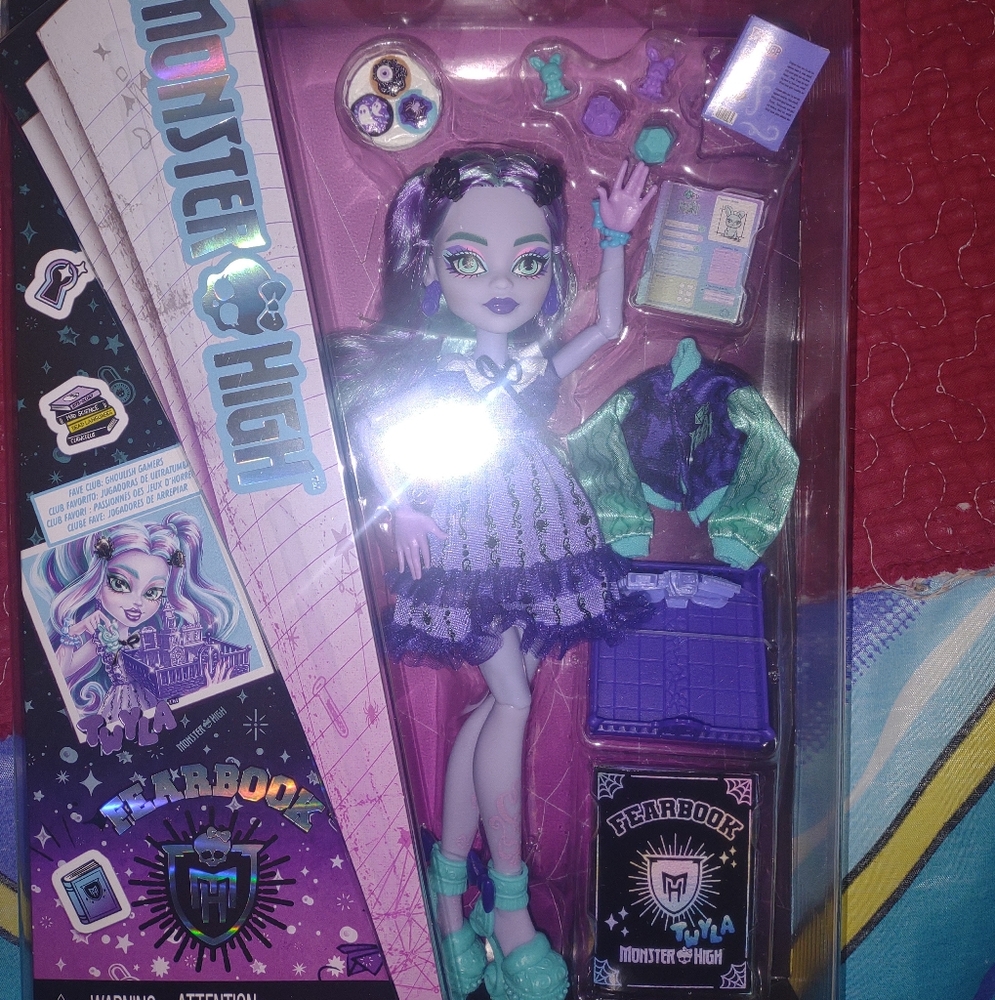 Monster High*New in Box* Twyla Fearbook